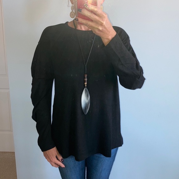 Black, Gathered Sleeve Tunic Top - Picture 7 of 13